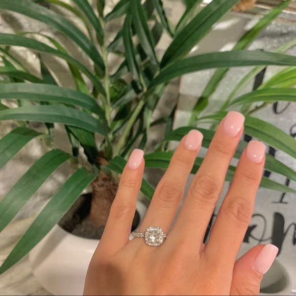 SOLD ✨ 1.06 CT Center Diamond halo engagement ring - Picture 5 of 12